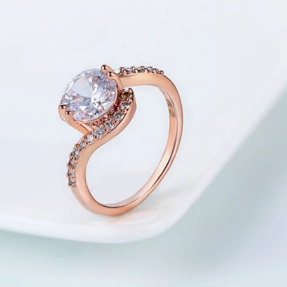 New Design Rose Gold Big Zircon Crystal Stone ring - Picture 2 of 5